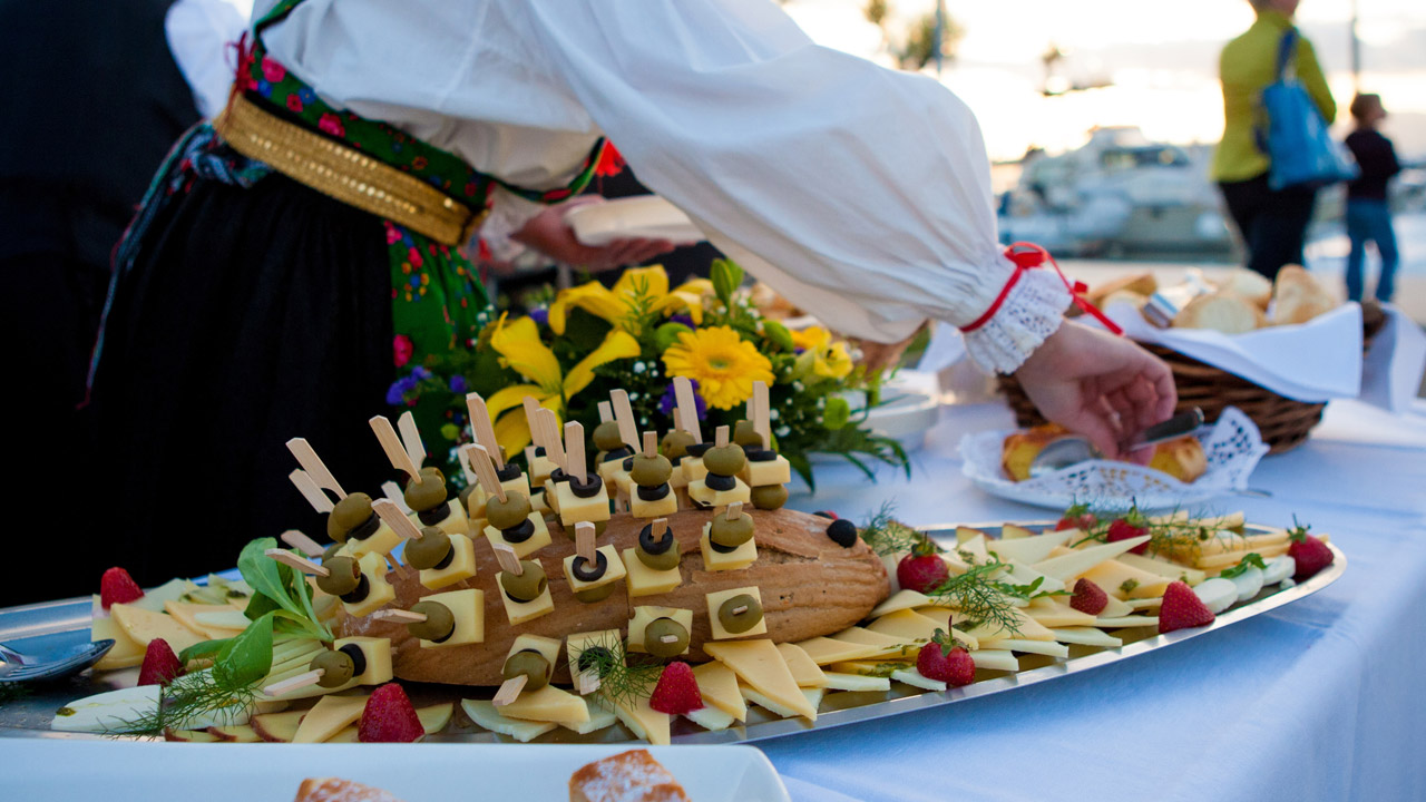 Sirna plata na festivalu hrane u Malinskoj (Izvor fotografije: Turistička zajednica Malinska-Dubašnica) 