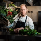 kvarner-na-tanjuru-chefovi-deni-srdoc-i-marin-plese-pripremaju-veceru-u-6-slijedova-u-restoranu-vila-rova-malinska